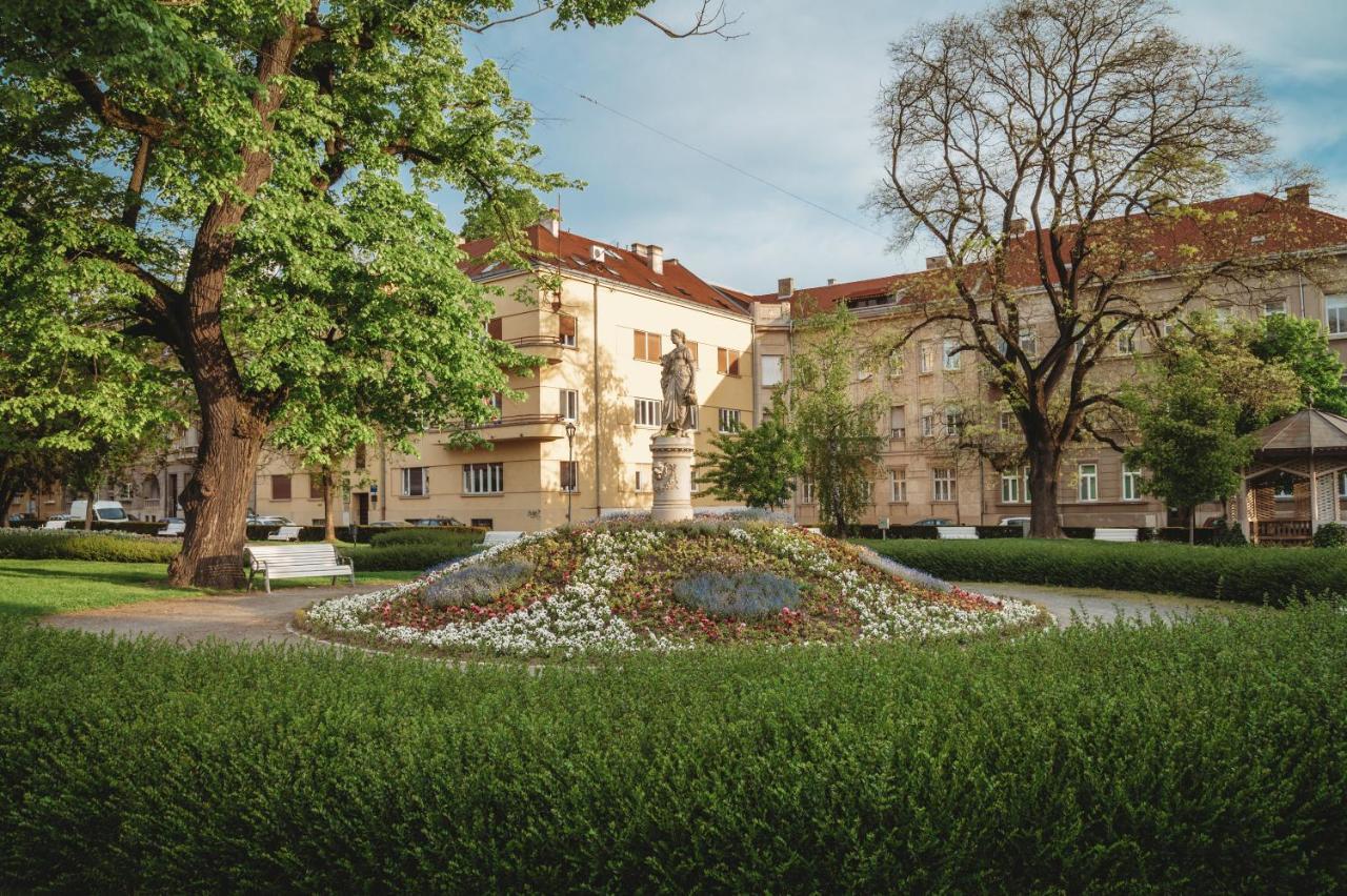 Bells Osijek Hotell Eksteriør bilde