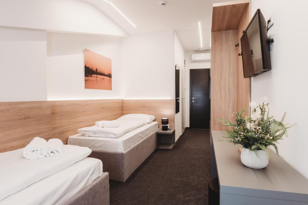 Bells Osijek Hotell Eksteriør bilde